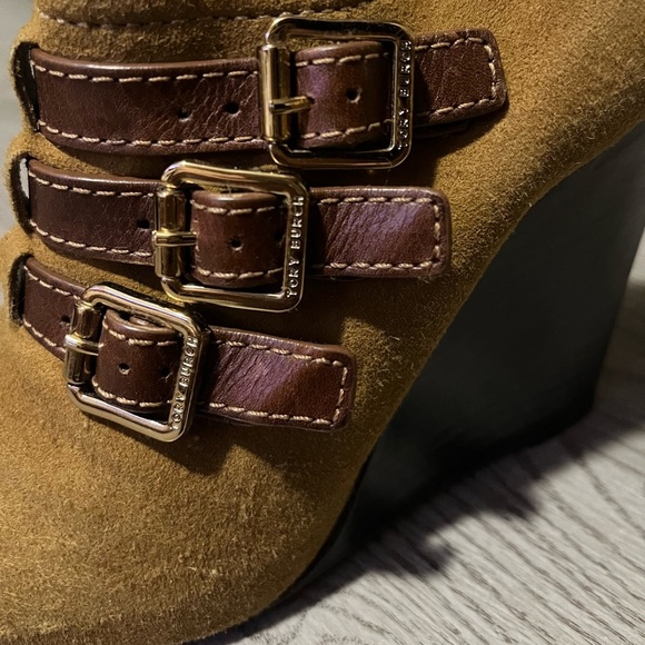 Tory Burch Gabriel High Wedge, Size 7M - Picture 14 of 16